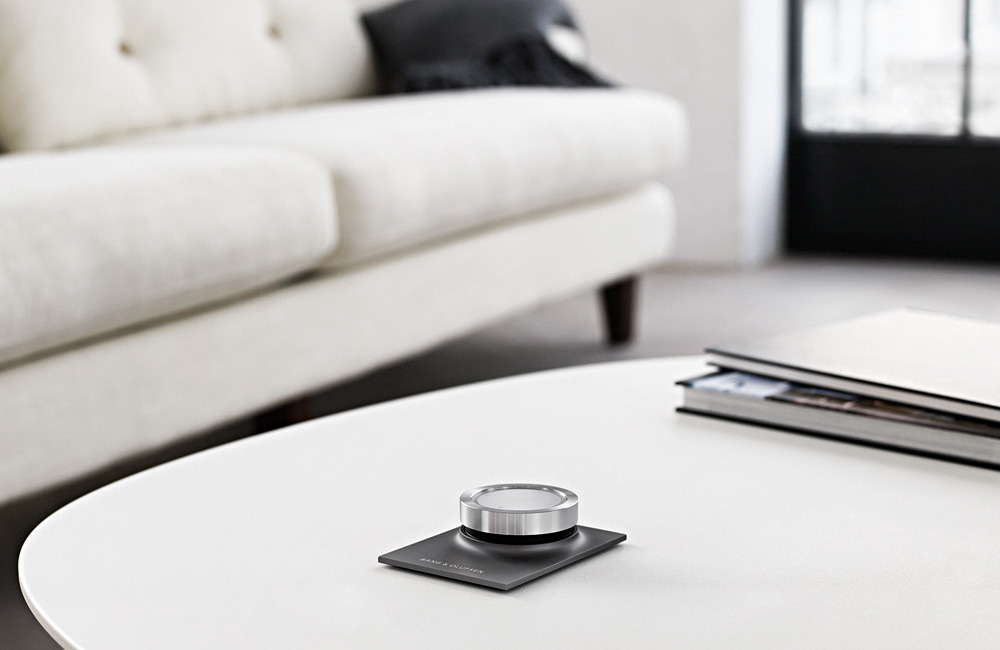 Bang-Olufsen-BeoPlay-Essence-Remote-Fernbedienung-Table-Tisch